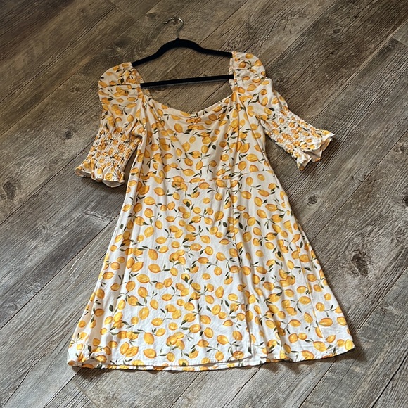Francesca’s Collection by Mi Ami Lemon Print Dress 🍋 - Picture 3 of 7